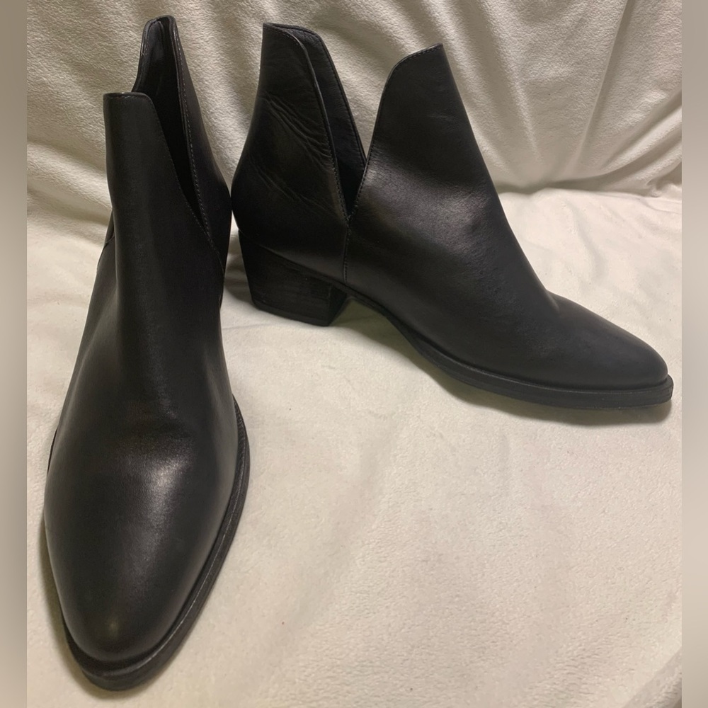 Free People Charm Double V Ankle Boots Black Leather size EU 38.5 / US 8 NWOB - Picture 3 of 10